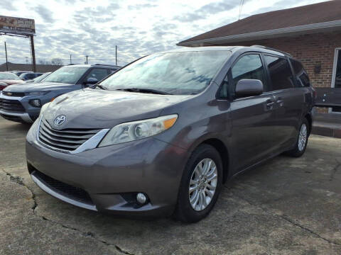 2014 Toyota Sienna XLE 7-Passenger Auto Access Seat