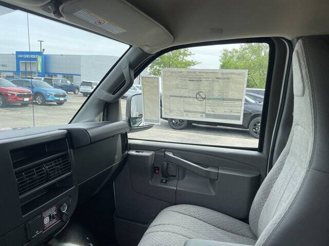 2025 Chevrolet Express 3500