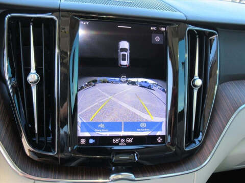 2022 Volvo XC60 B5 Momentum