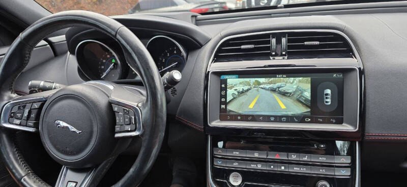 2017 Jaguar XE 35t R-Sport