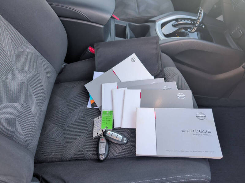 2016 Nissan Rogue SV