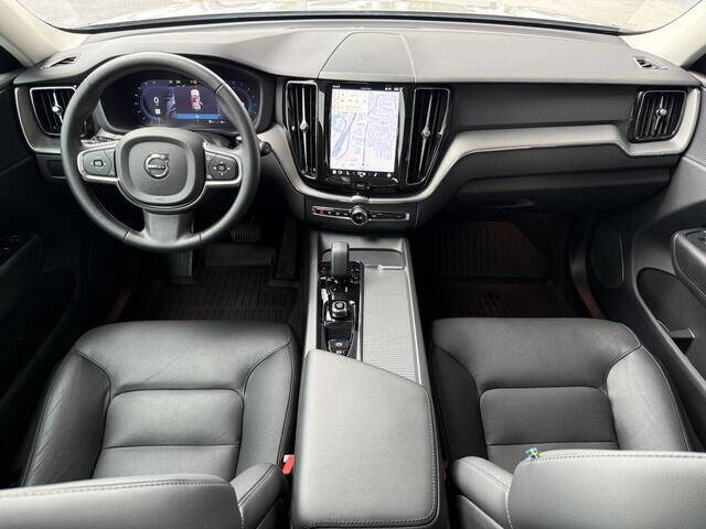 2024 Volvo XC60 B5 Core Dark Theme