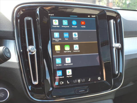 2025 Volvo XC40 B5 Core Bright Theme