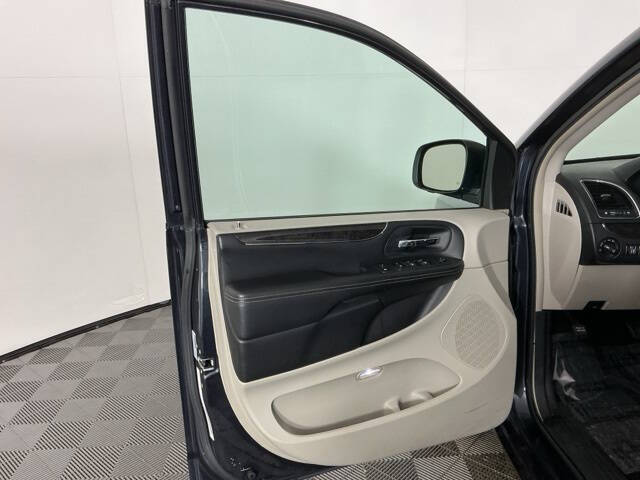 2013 Chrysler Town and Country Touring