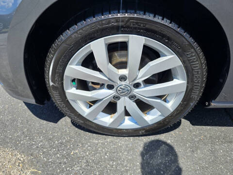 2019 Volkswagen Golf SE