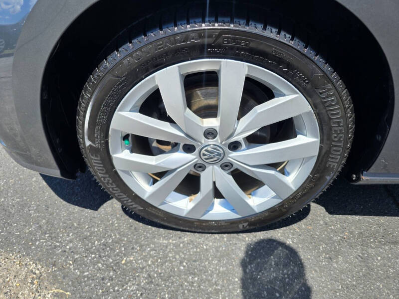 2019 Volkswagen Golf SE
