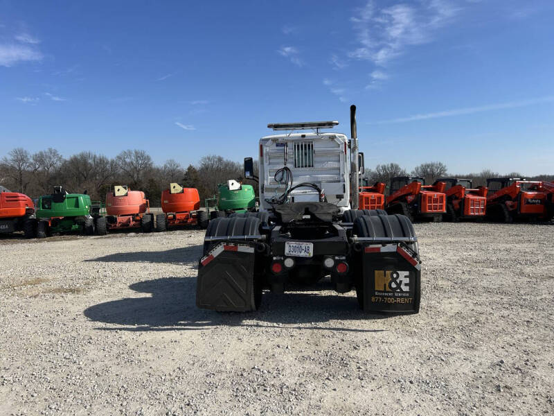 2019 Peterbilt 567 Road Tractor