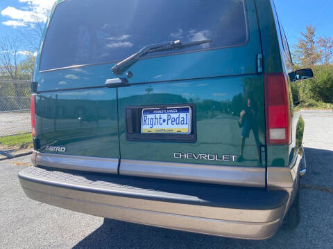 2000 Chevrolet Astro LS