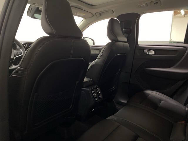 2025 Volvo XC40 B5 Plus Bright Theme