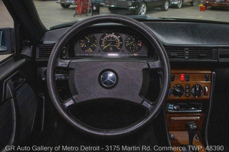 1986 Mercedes-Benz 230E