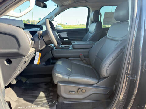 2027 Ford Expedition MAX Active