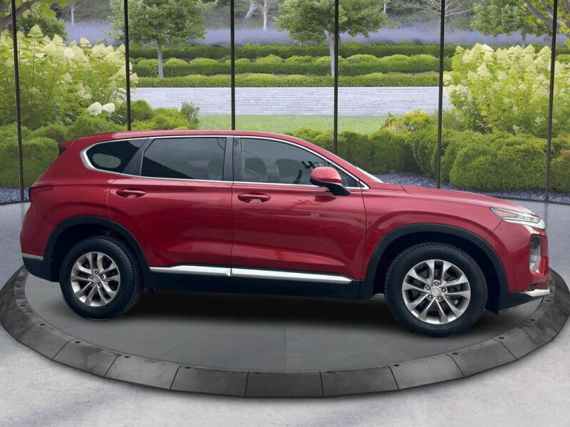 2019 Hyundai Santa Fe SE photo 2