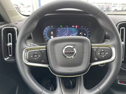 2025 Volvo XC40 B5 Core Bright Theme