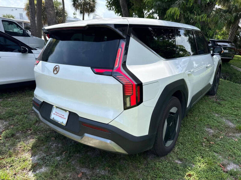 2024 Kia EV9 Light Long Range