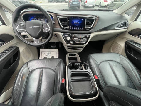 2017 Chrysler Pacifica Touring-L