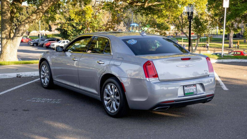 2017 Chrysler 300 C