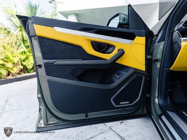 2025 Lamborghini Urus SE
