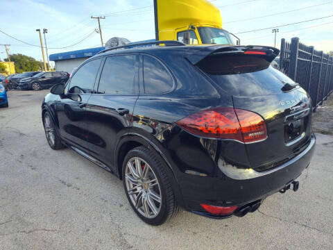 2014 Porsche Cayenne GTS