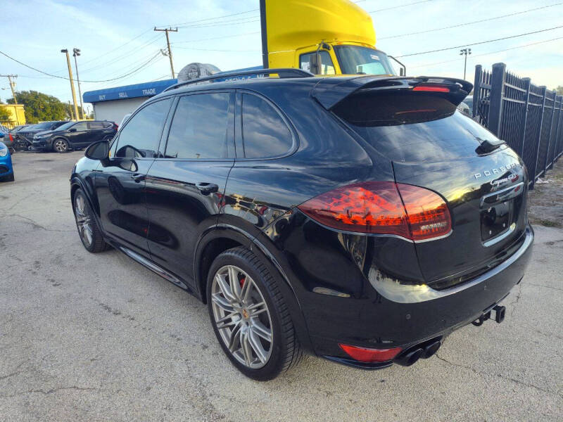 2014 Porsche Cayenne GTS