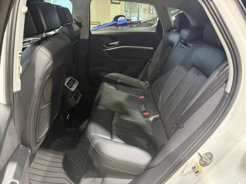 2019 Audi e-tron quattro Premium Plus