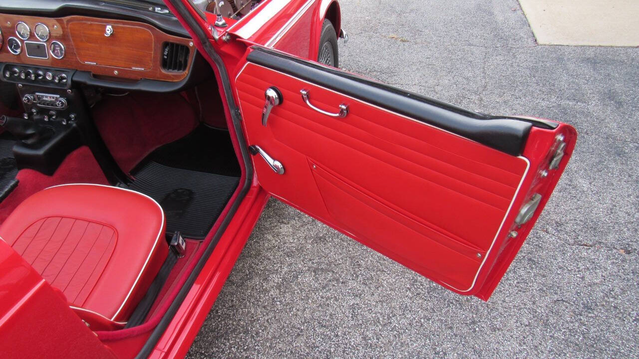 1967 Triumph TR4 34