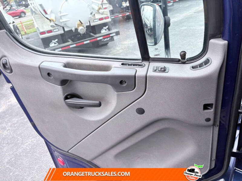 2020 Freightliner M2 106