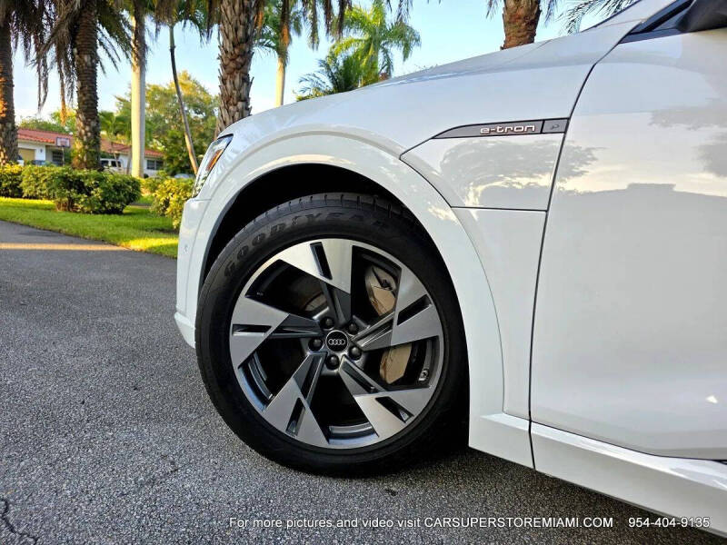 2021 Audi e-tron quattro Premium