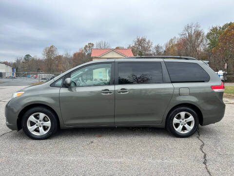 2011 Toyota Sienna LE 7-Passenger Auto Access Seat