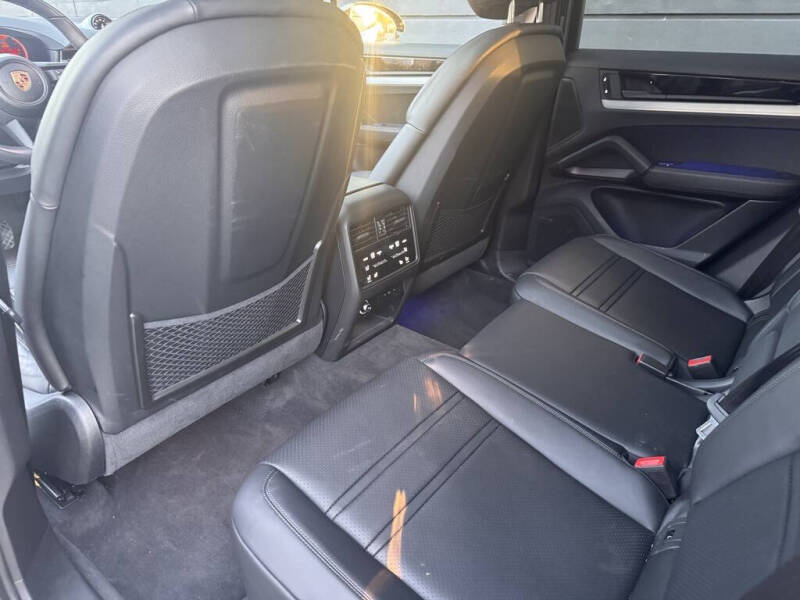 2025 Porsche Cayenne Coupe