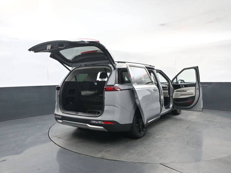 2023 Kia Carnival SX