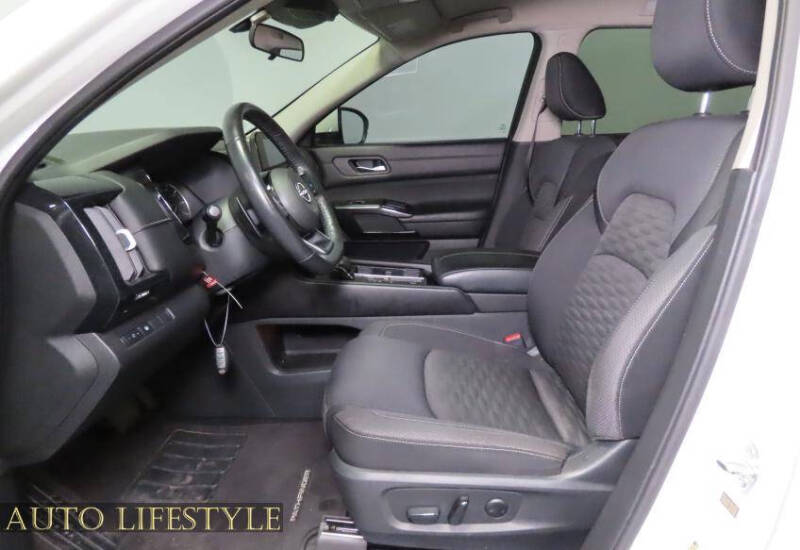 2022 Nissan Pathfinder SV