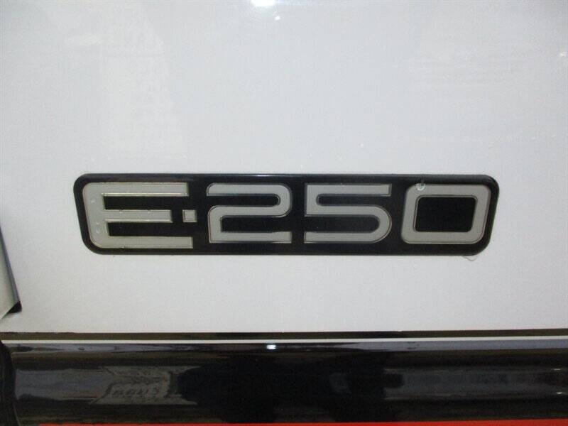 2004 Ford E-Series E-250 SD