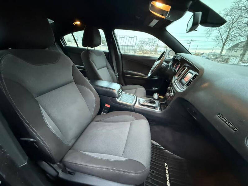 2017 Dodge Charger SE