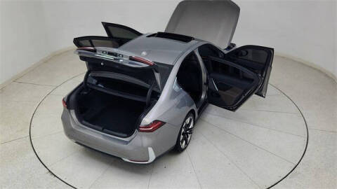 2025 BMW 5 Series 530i