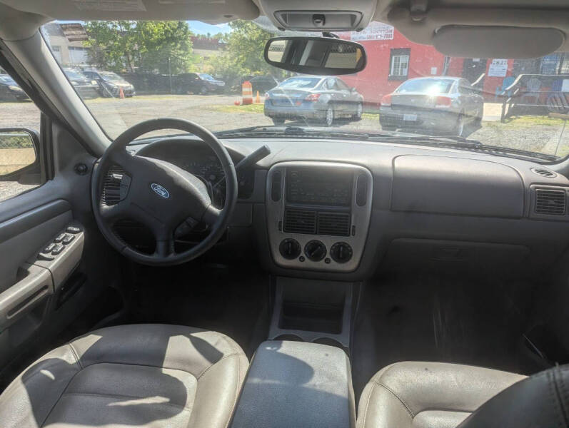 2004 Ford Explorer XLT