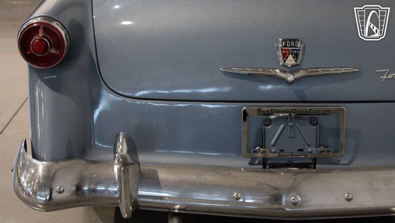 1954 Ford Crestline