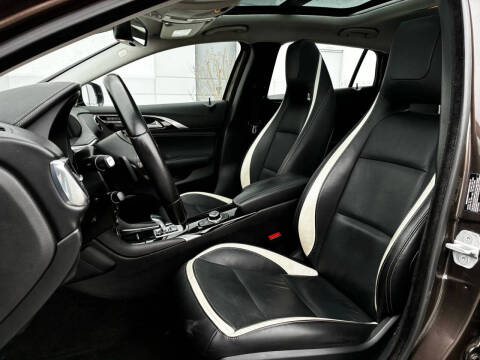 2017 Infiniti QX30 Premium