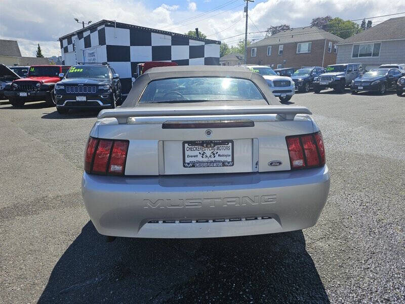 2003 Ford Mustang Deluxe
