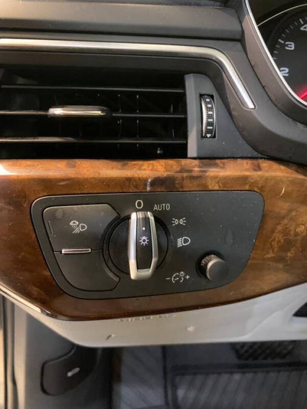 2019 Audi A4 quattro Premium 45 TFSI