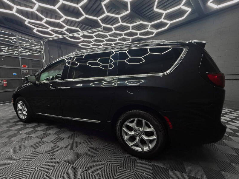 2017 Chrysler Pacifica Touring-L Plus