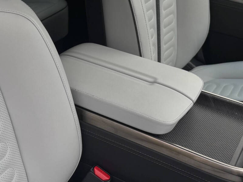 2023 Rivian R1S Adventure