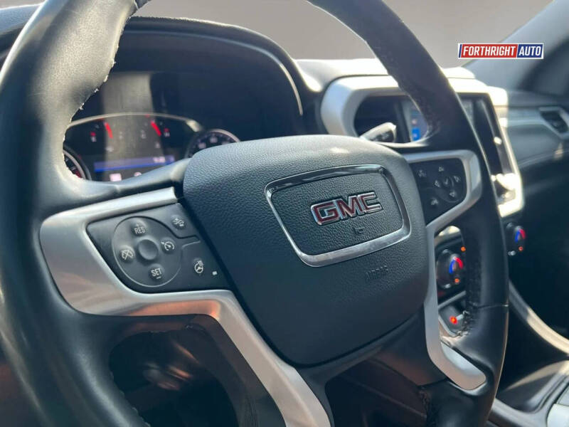 2023 GMC Acadia SLT