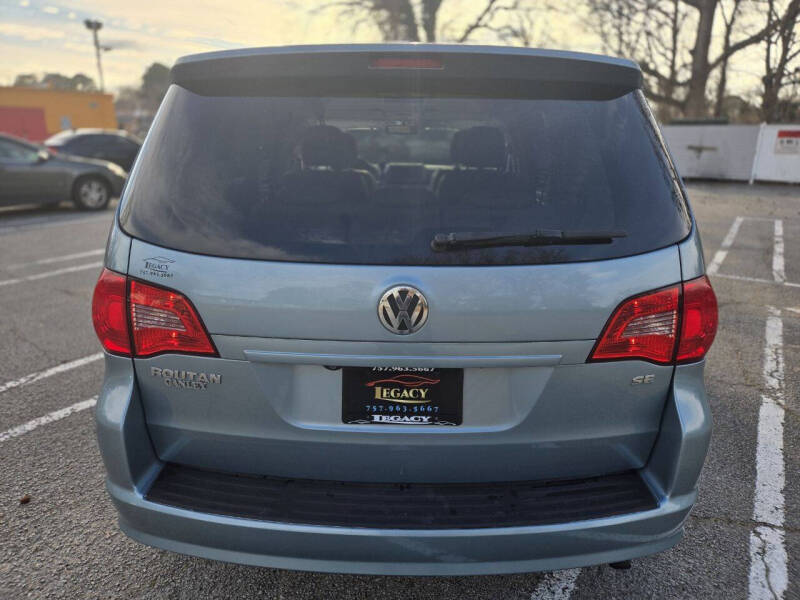 2010 Volkswagen Routan SE