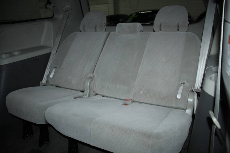 2018 Toyota Sienna LE 7-Passenger