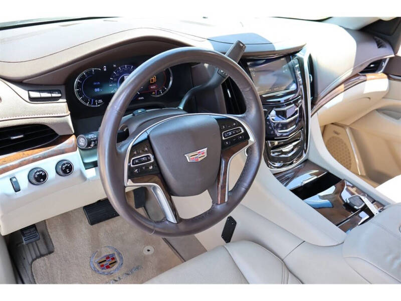 2017 Cadillac Escalade Luxury