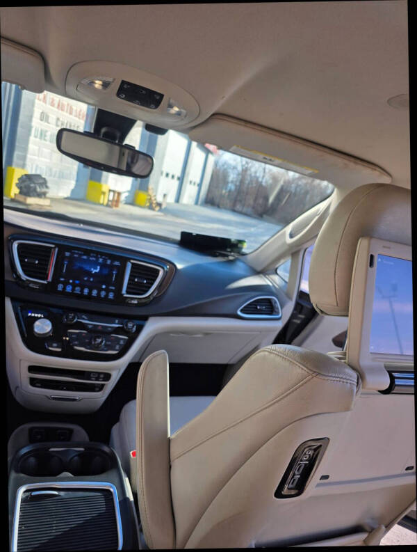 2017 Chrysler Pacifica Touring-L Plus
