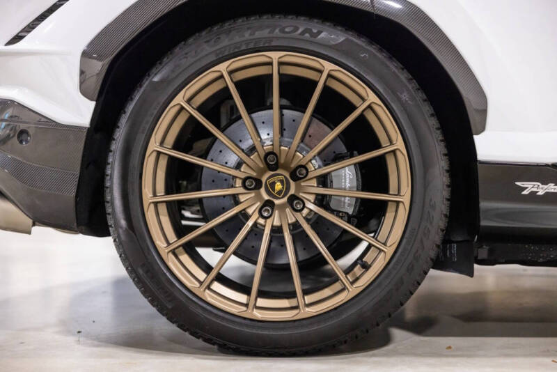 2023 Lamborghini Urus Performante