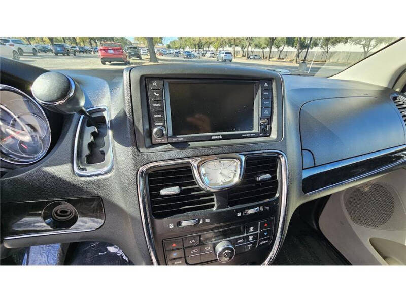 2015 Chrysler Town and Country Touring