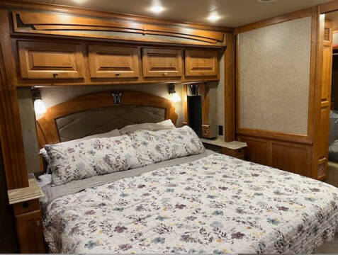 2017 Tiffin Phaeton 40AH