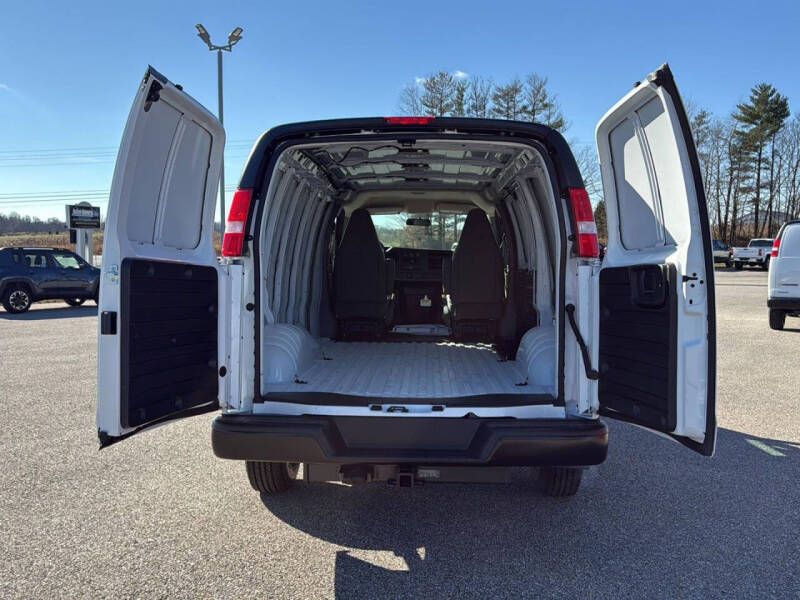 2025 Chevrolet Express 2500